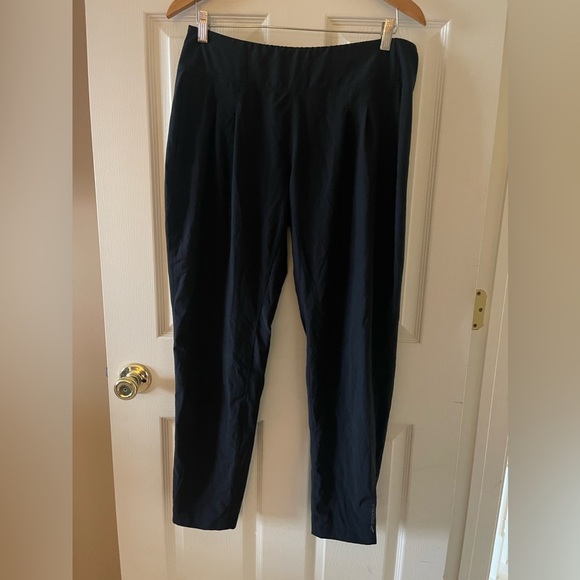 Brooks Pants - Brooks pants/joggers • Women’s large
